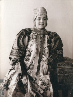 Russian girl in traditional dress