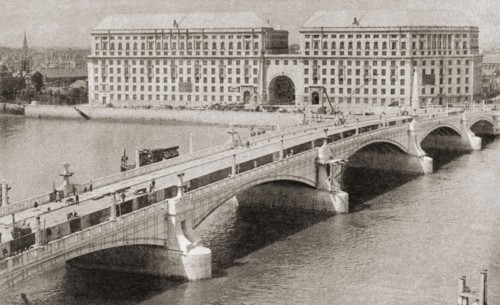 Lambeth Bridge.