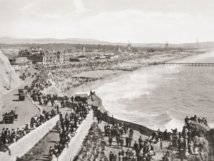 The Cliff House restaurant and Ocean beach.