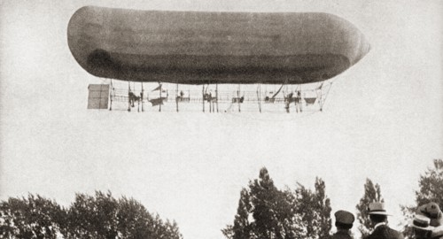 The Barton-Rawson Airship leaving Alexandra Palace.