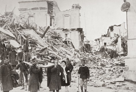 King Victor Emanuel III of Italy and his wife Elena of Montenegro visit Messina.