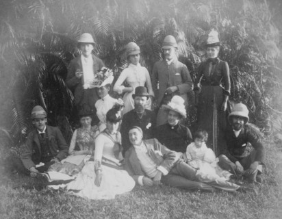 Group portrait of British people in Calcutta