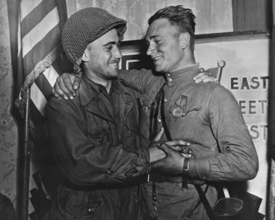 First Us And Russian Soldiers To Meet On Elbe