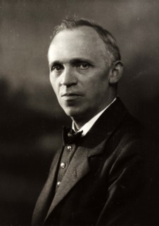 Hans Thorvald Aagaard (8 June 1877 - 22 March 1937) was a Danish composer, organist, violinist and