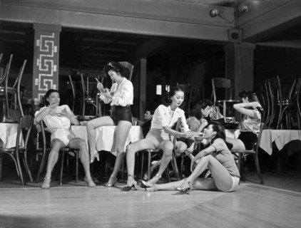 Kubla Khan Nightclub Showgirls