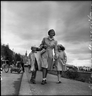 Alfonso and Margarita of Spain with their nanny, around 1947.