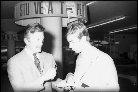 Kirk Douglas at the airport of Zurich-Kloten in 1969.