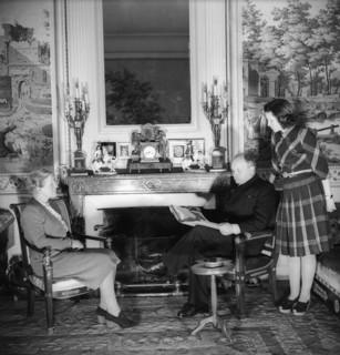 Jean-Marie Musy with his wife and his daughter.