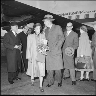 Arrival of Gustaf VI Adolf and Louise of Sweden in Kloten around 1952.