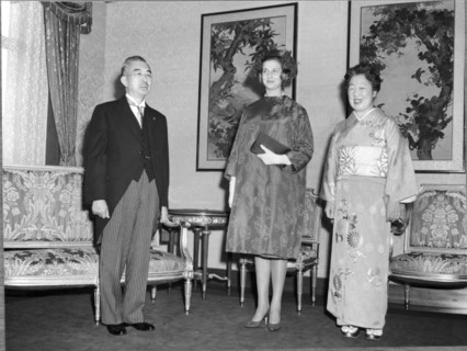 Princess Alexandra visits the japanese emperor 1961.