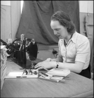 Arlette-Irv®ne Leber alias Arnold-Lv©on 1945.