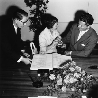 Lilly Palmer and Carlos Thompson get married in Kuesnacht in 1957.