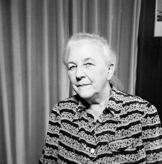 Anna Burg alias Lucie Beetschen Meier, writer around 1940.