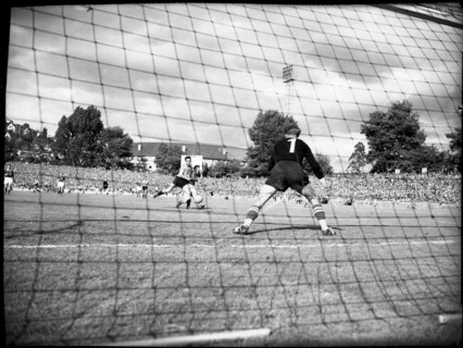 Football WC 1954, match for 3rd place: Austria - Uruguay; keeper Schmied.