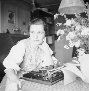 Ruth Blum, writer around 1940.