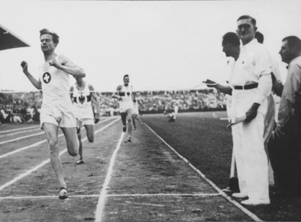 International meeting Switzerland-Germany 1934, 800m: Swiss Martin wins.