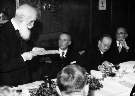 Peider Lansel being presented with the Schiller Award, prize 1943