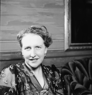Margrit Conrad-Amberg, Singer; ca. 1955.