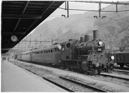 WW 2: border in Chiasso, station, 1943