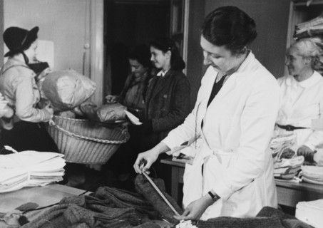 Collecting clothes for Swiss soldiers 1941.
