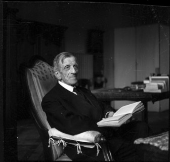 Gustave Doret circa in 1942 .