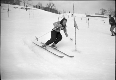 Skier Renv©e Clerc around 1947 .