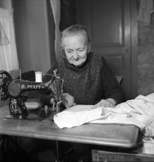 Val-de-Ruz , Cernier: woman using Pfaff sewing machine .