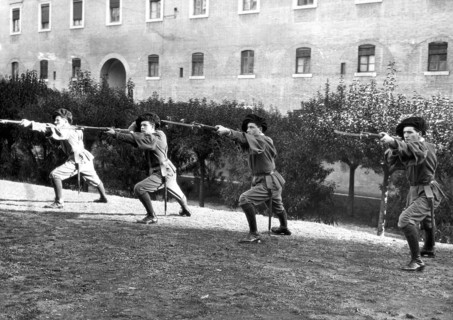 Training of Swiss Guards around 1943 .