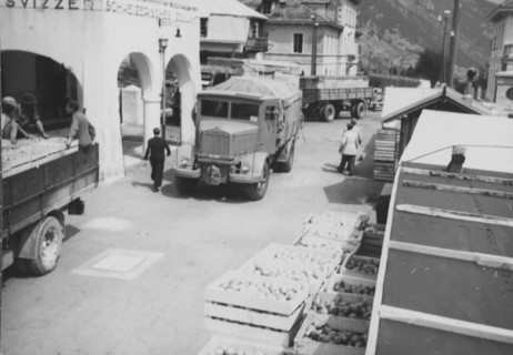 Import of fruits from South Tirol into Switzerland; 1945.