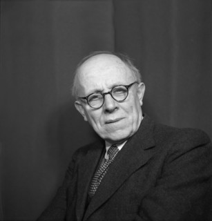 Eugv®ne Bach, physician 1946 .