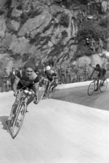 Hans Maag, racing cyclist, 1945 .