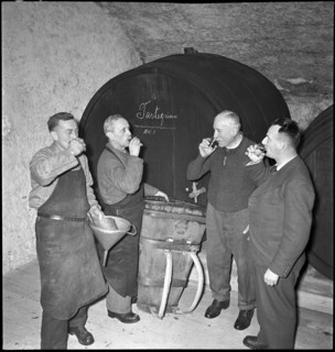 Villager drinking New Year's Eve wine in Zofingen, 1941 .