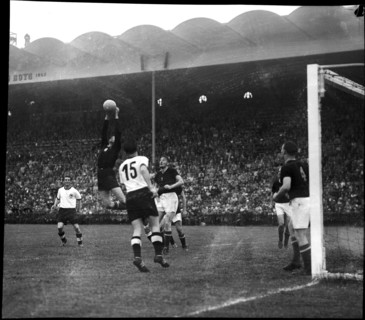 Football WC final 1954: Germany - Hungary; keeper Grosics .
