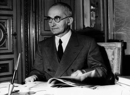 Luigi Einaudi at his desk at Quirinale in Rome .