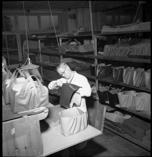 Leather goods manufacture Vogt Zurich, around 1955.