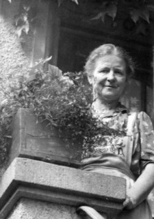 Elisabeth Mvºller, writer 1958 .