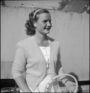 Tennis player Violette Alvensleben-Rigollet, 1949