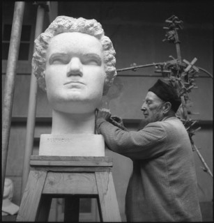 James Vibert, sculptor 1950 .