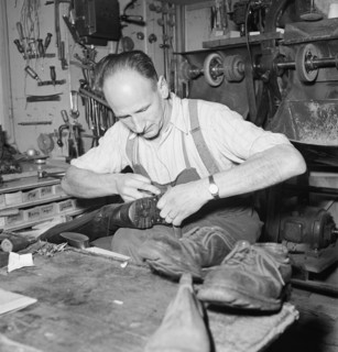K. Vögeli-Leuzinger, shoemaker 1949.