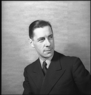 Bernard de Colmont, research scientist 1945 .