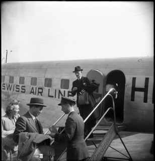 Arrival of Walter Stucki, head of the Swiss delegation; Duebendorf 1946 .