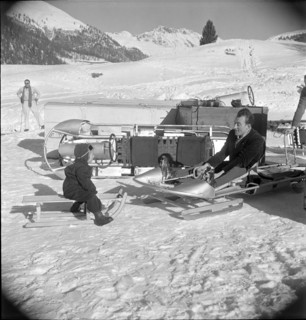 Hans Ringier with one of his children in St. Moritz, 1947.