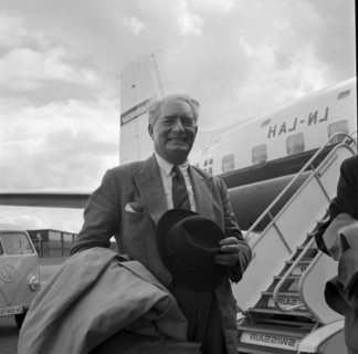 General Sir George Erskine, arrival at Zurich-Kloten airport 1954 .