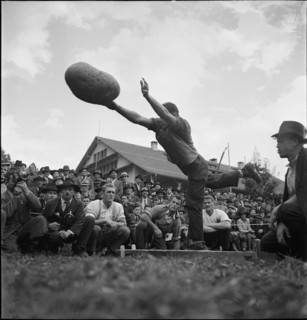 Stone throwing ca 1945