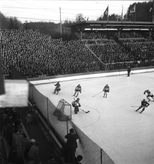 Ice Hockey A World Championship Zurich 1939: Swiss team in action