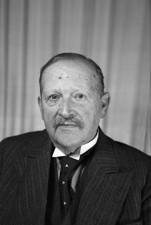 Prof. Dr. August Siegrist, Berne 1945.