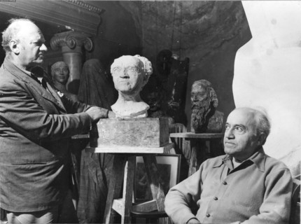 Jacob Epstein, sculptor 1949 .