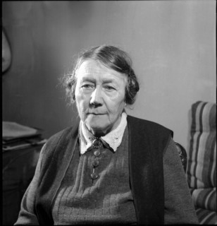 Maria La Roche, artist 1940 .