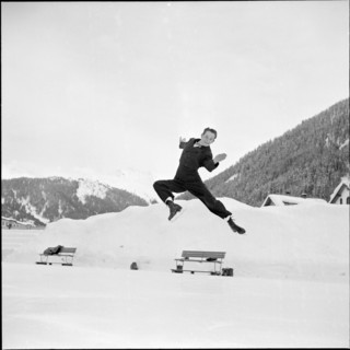 Ronnie Robertson, exhibition skating 1953 .
