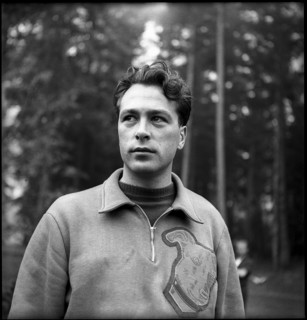Canadian Wyn Cook, coach of the swiss ice-hockey national team; 1947.